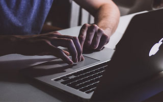 意甲媒体透露：加拉塔萨雷俱乐部与米兰的沟通一直在持续，他们的目标球员是后卫托莫里